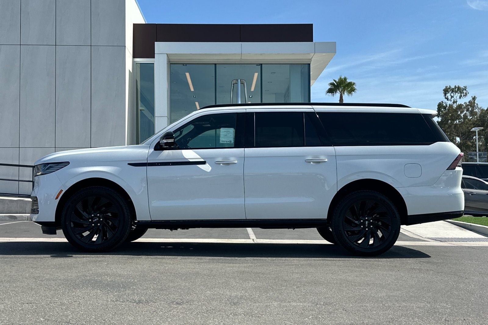 2027 Lincoln Navigator L Reserve