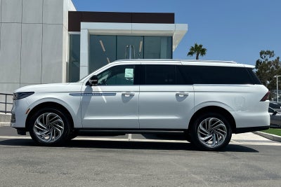 2027 Lincoln Navigator L Premiere