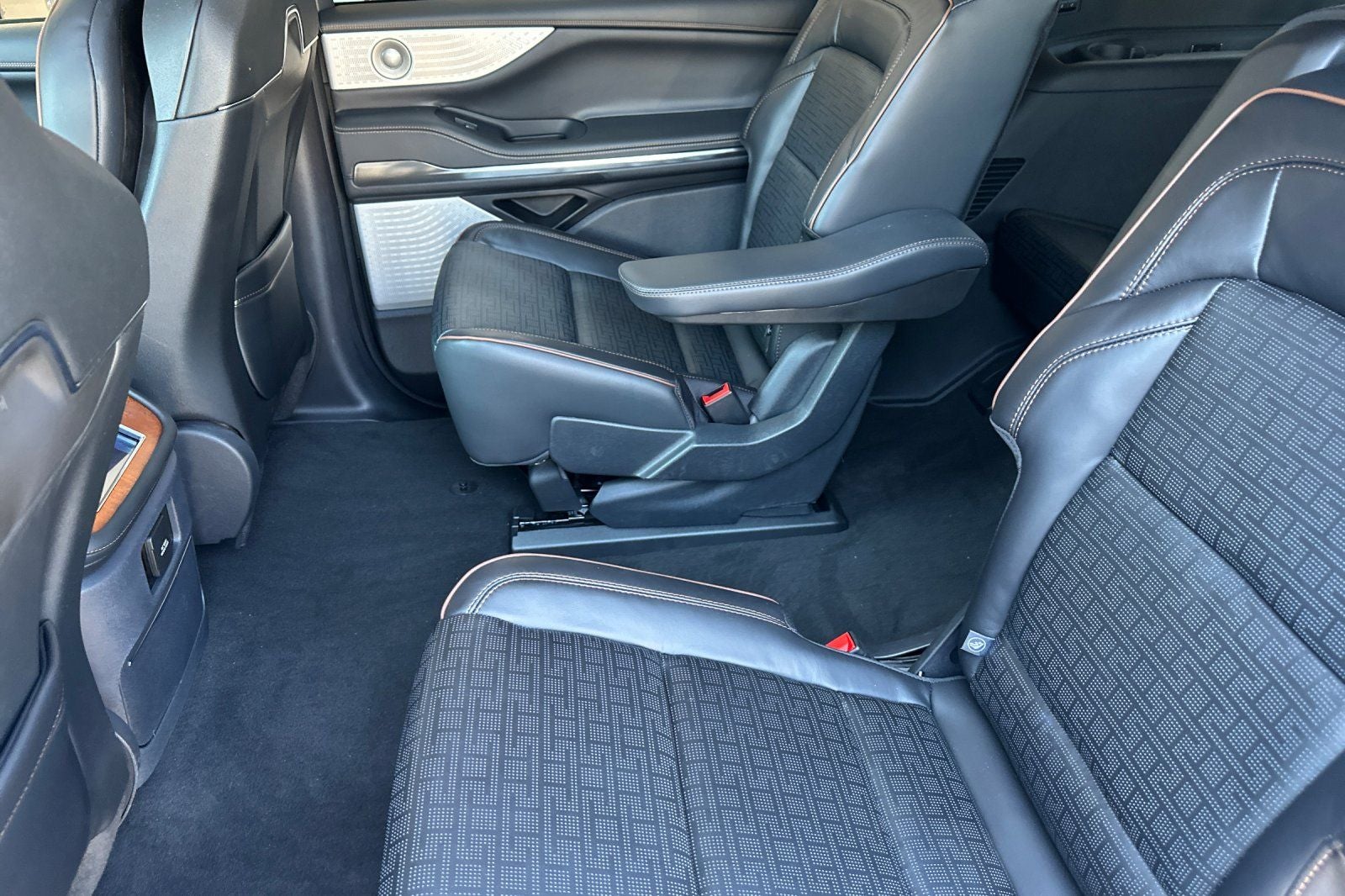 2027 Lincoln Navigator L Black Label