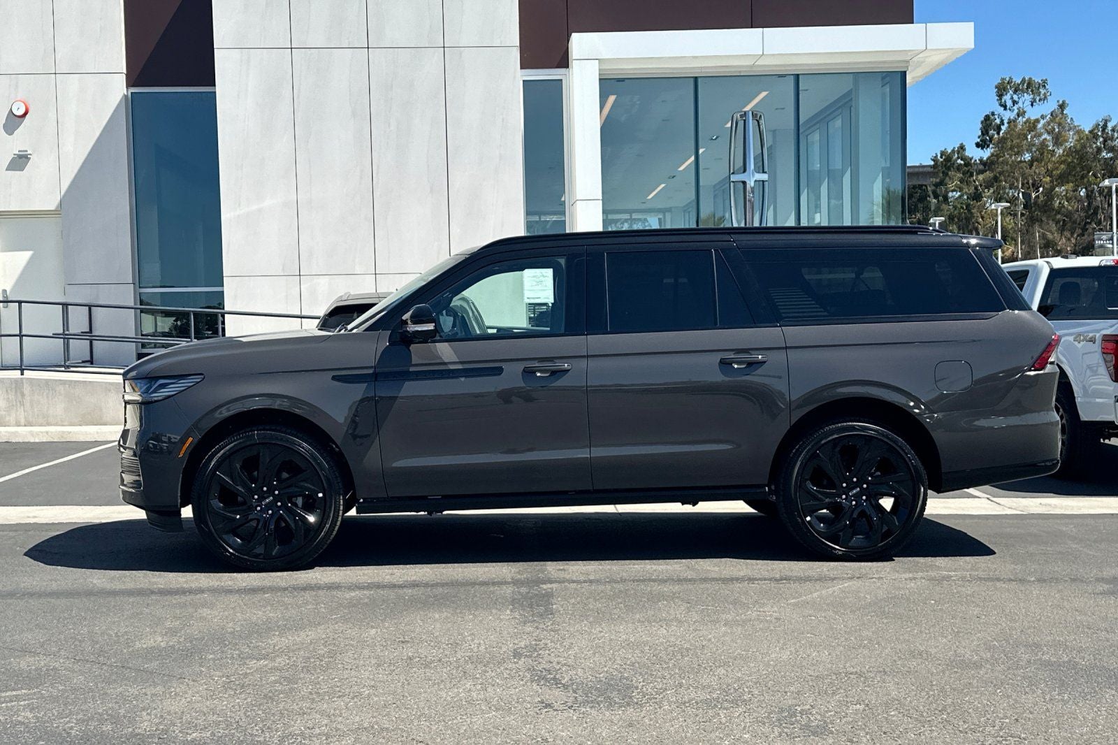 2027 Lincoln Navigator L Black Label