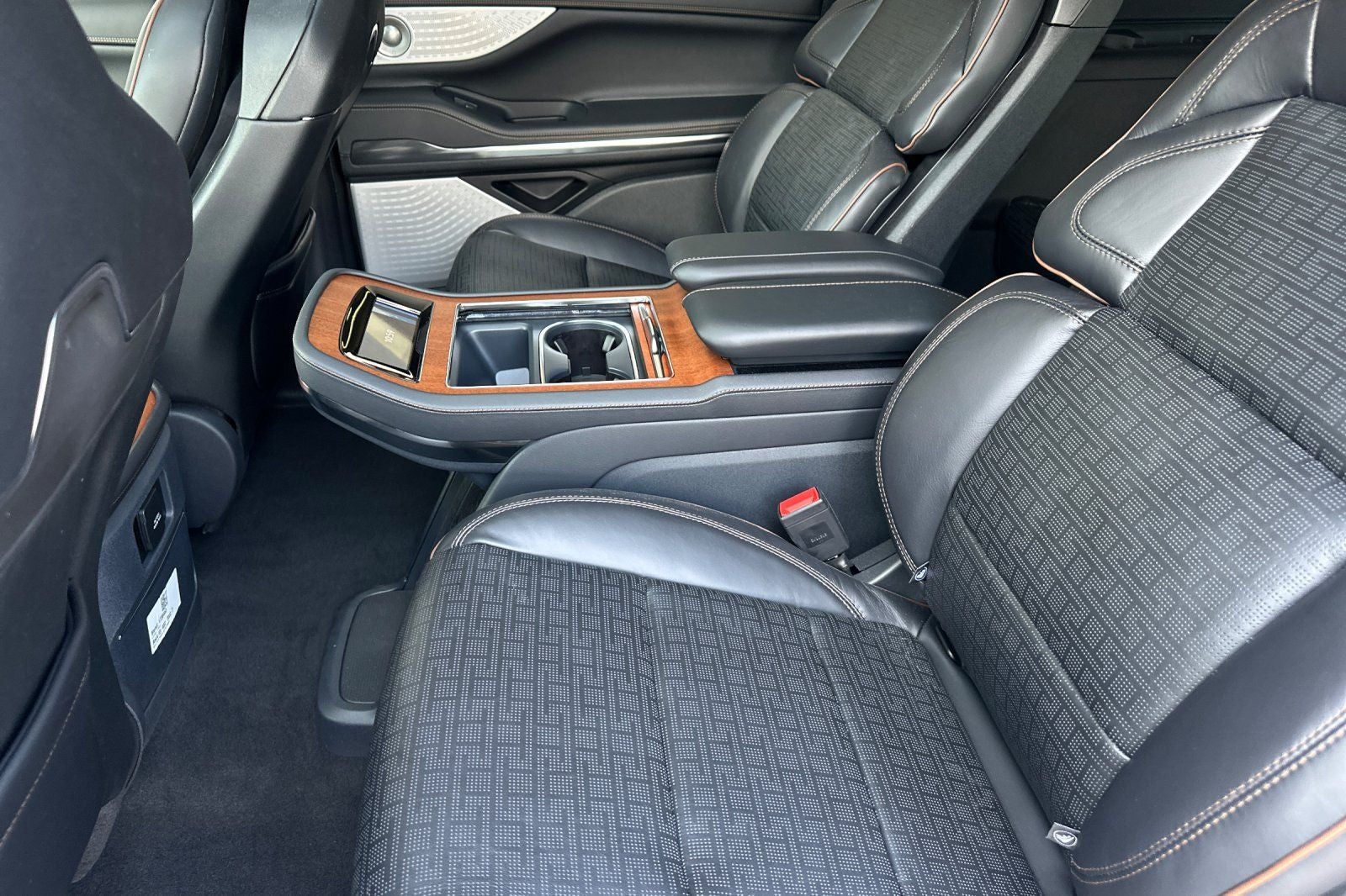 2027 Lincoln Navigator L Black Label