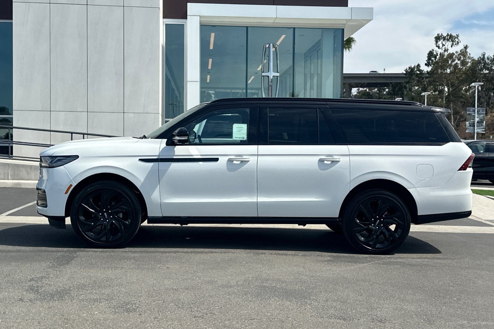 2027 Lincoln Navigator L Black Label