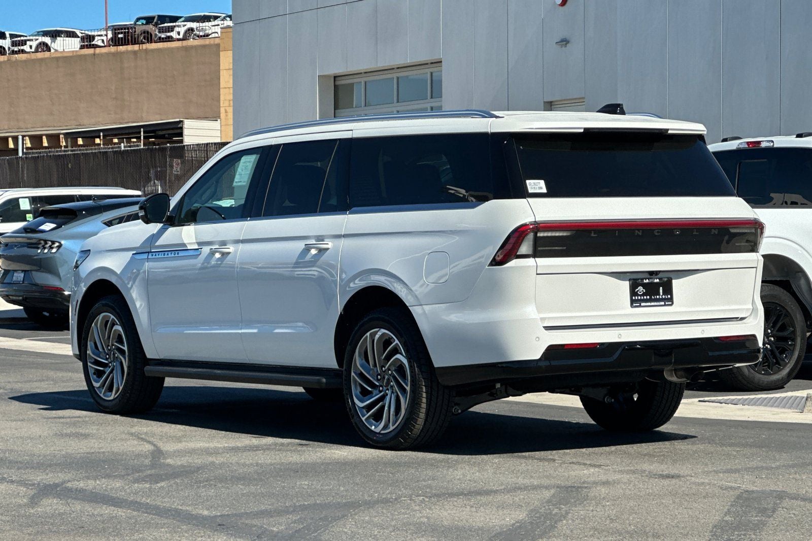2027 Lincoln Navigator L Premiere