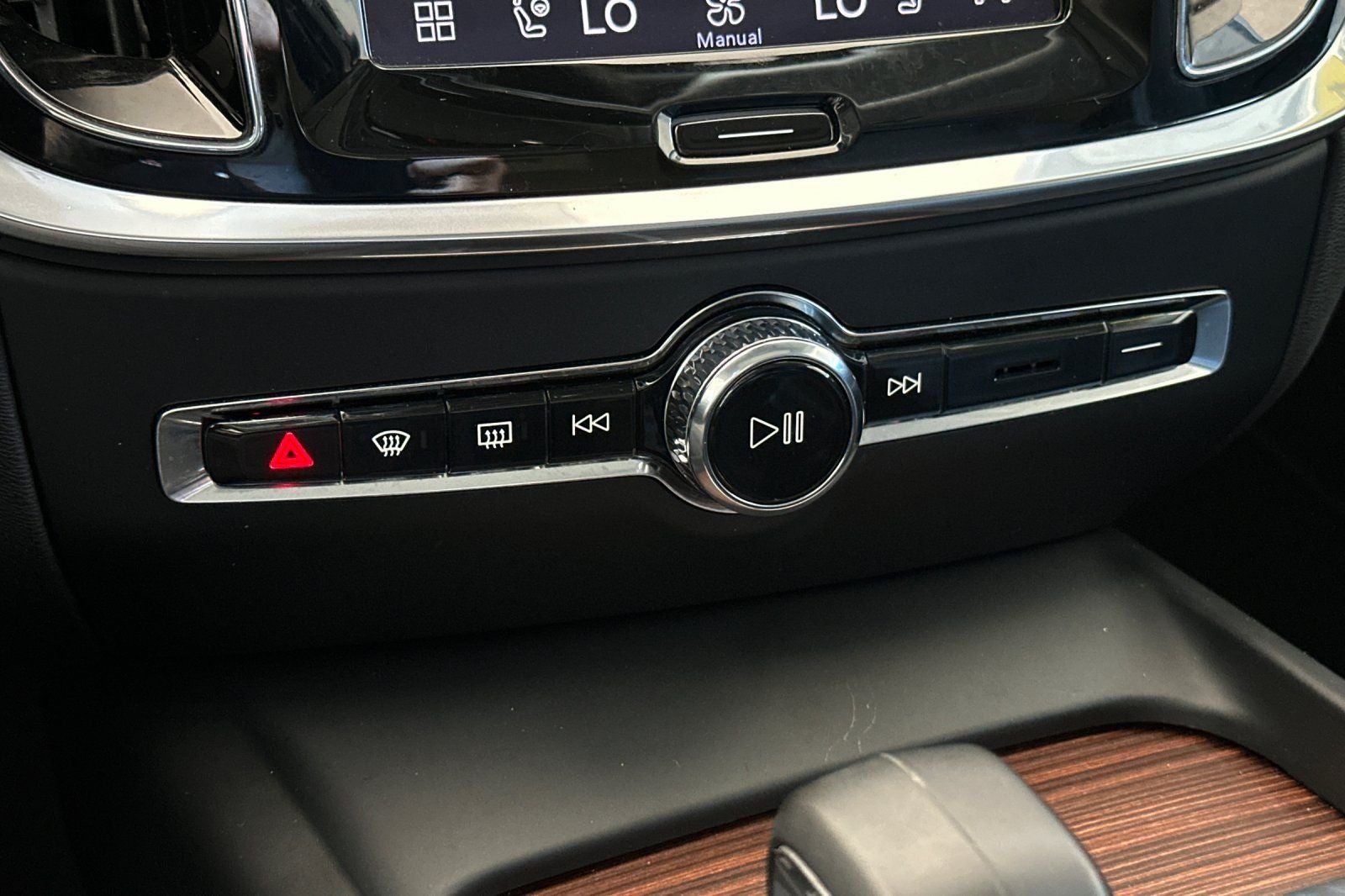 2024 Volvo S60 B5 Plus Dark Theme