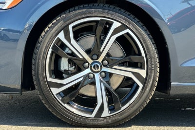 2024 Volvo S60 B5 Plus Dark Theme
