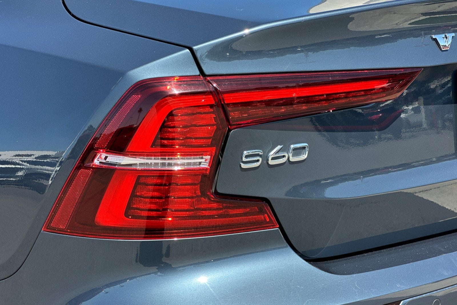 2024 Volvo S60 B5 Plus Dark Theme