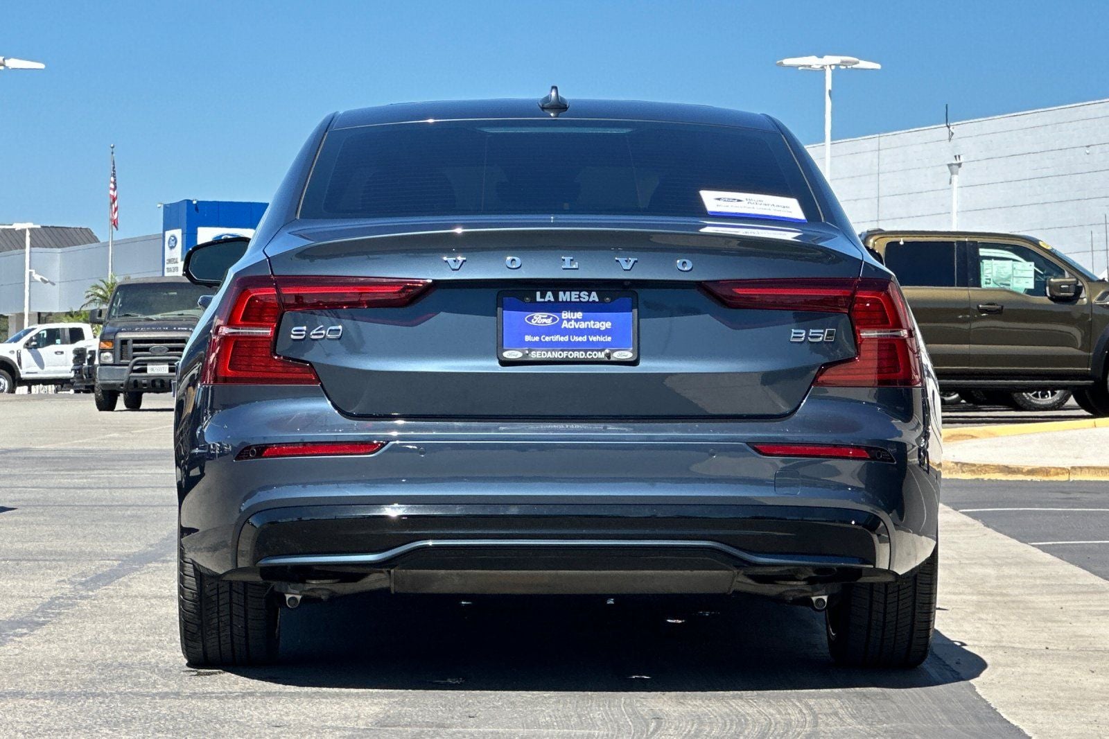 2024 Volvo S60 B5 Plus Dark Theme