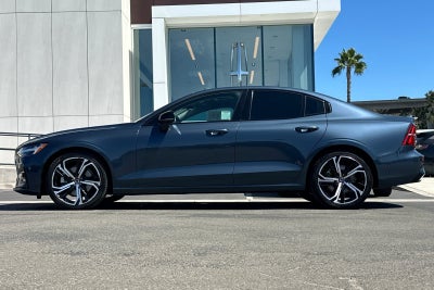 2024 Volvo S60 B5 Plus Dark Theme
