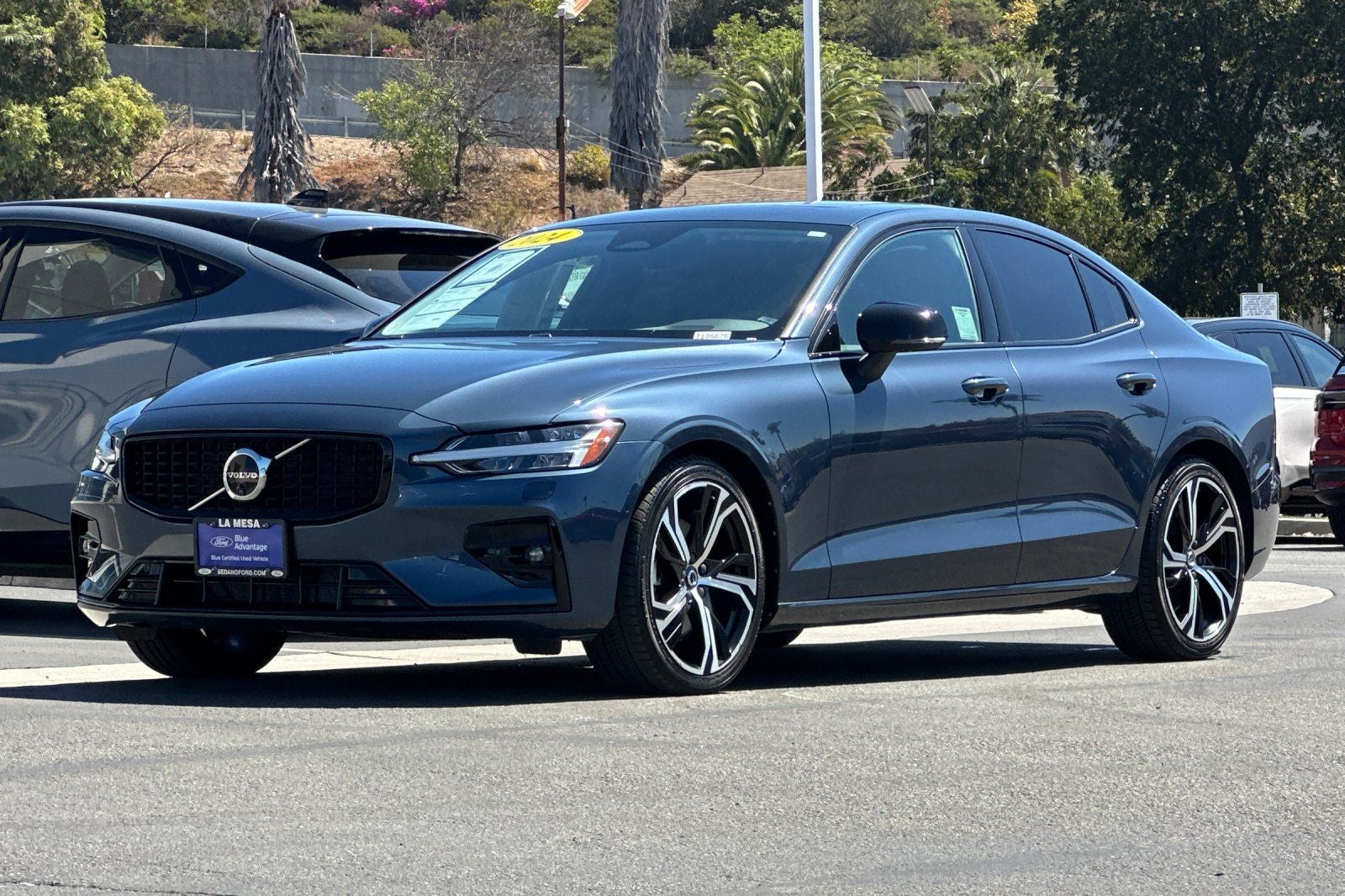 2024 Volvo S60 B5 Plus Dark Theme