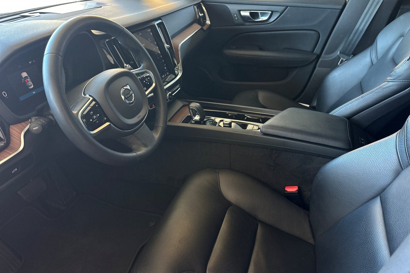 2024 Volvo S60 B5 Plus Dark Theme