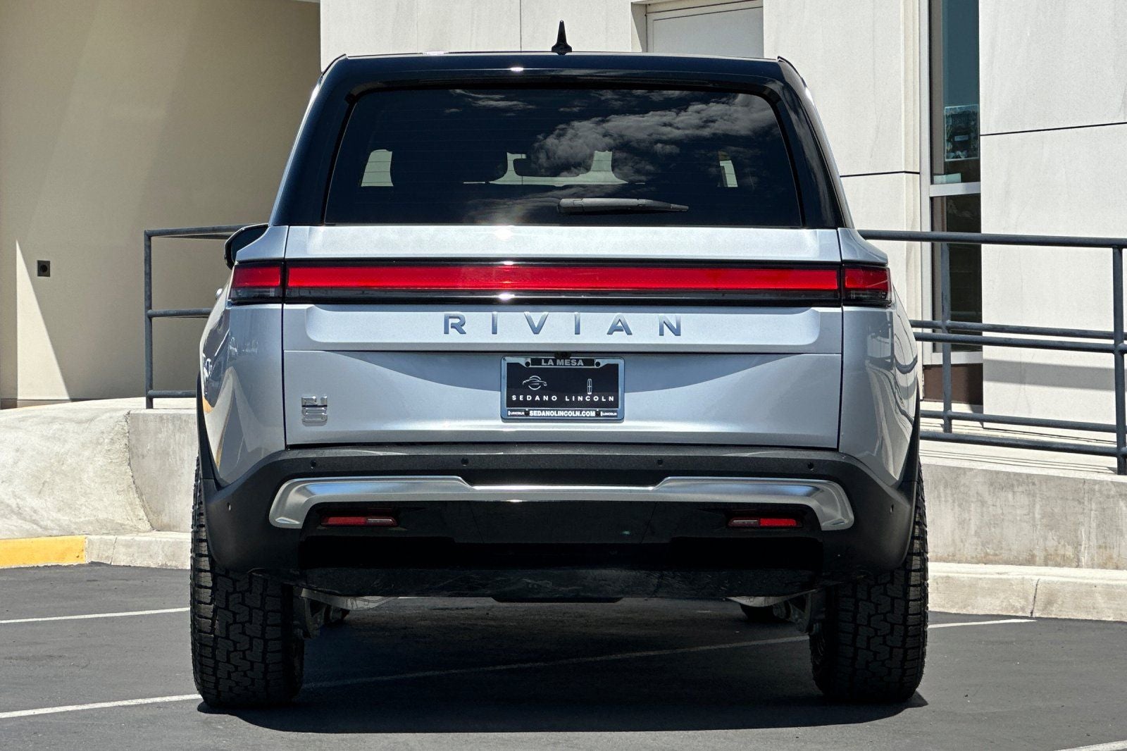 2024 Rivian R1S Adventure Dual Motor Large Pack
