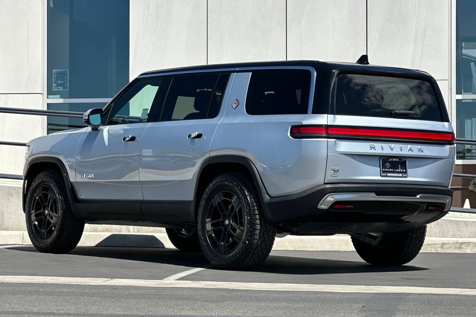 2024 Rivian R1S Adventure Dual Motor Large Pack