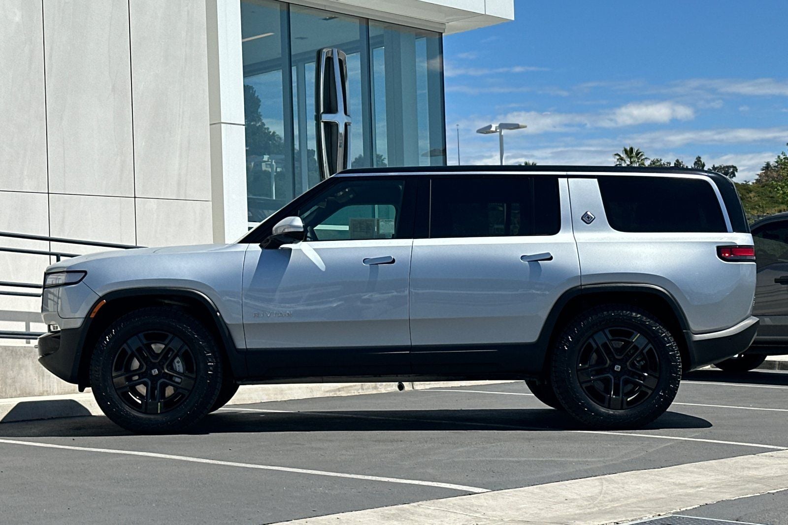 2024 Rivian R1S Adventure Dual Motor Large Pack