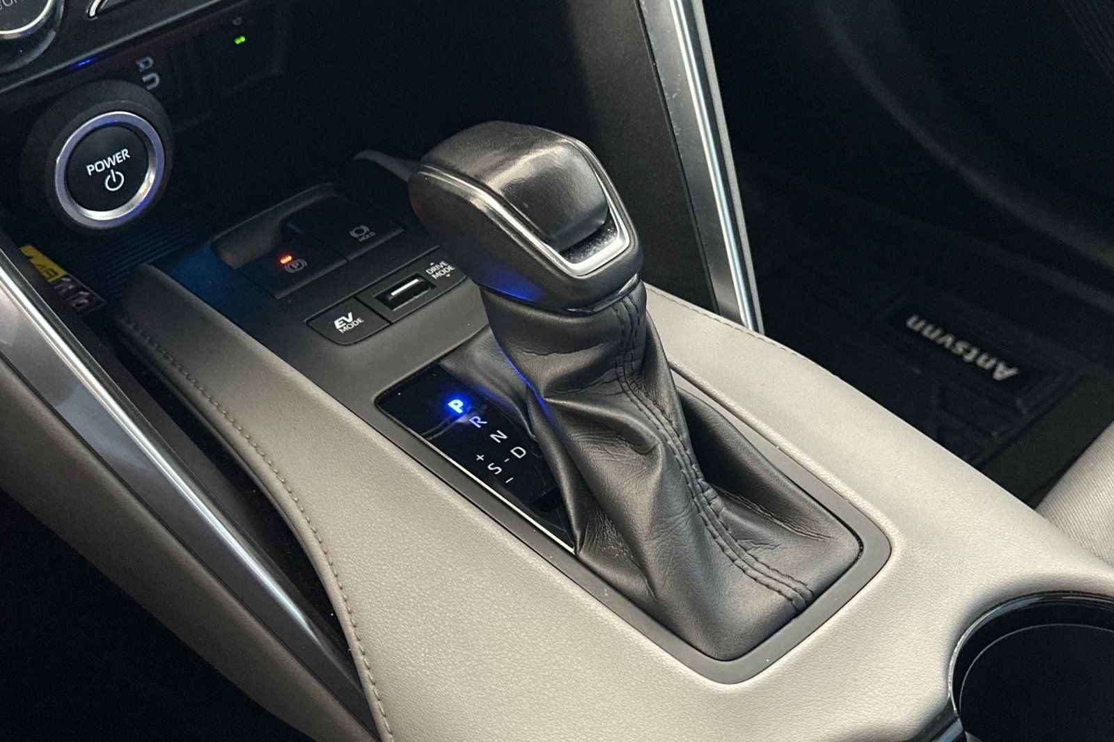 2023 Toyota Venza LE