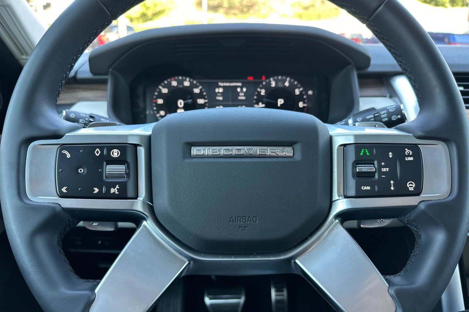 2025 Land Rover Discovery Dynamic SE