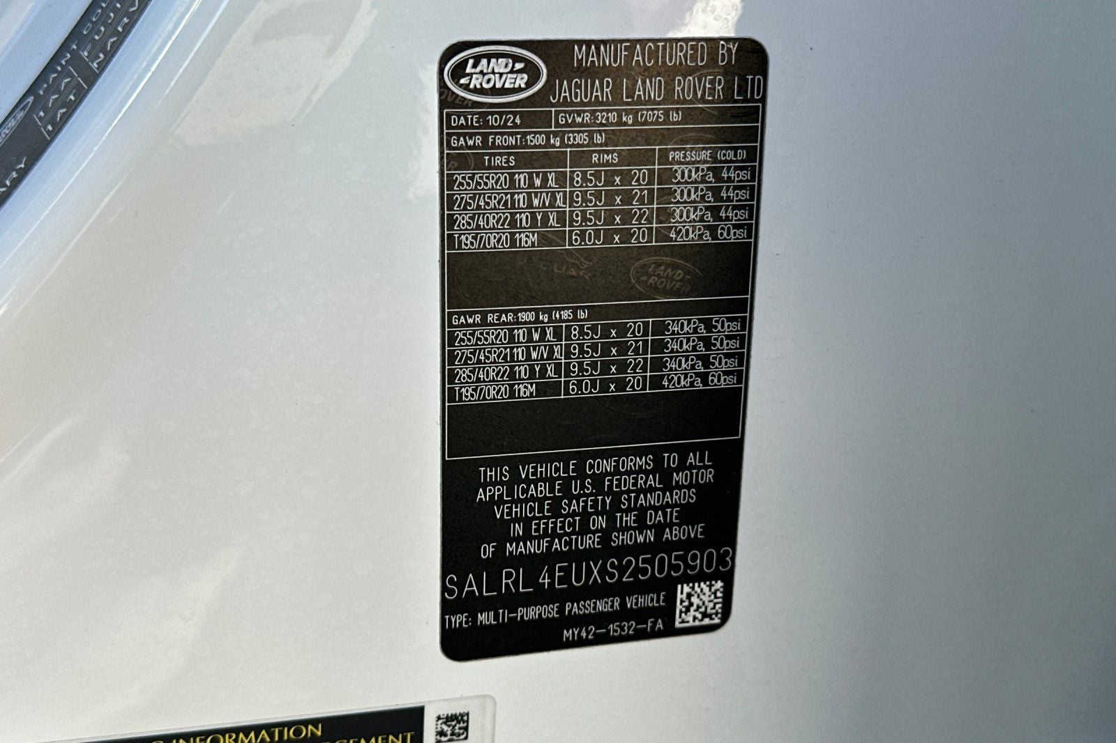 2025 Land Rover Discovery Dynamic SE