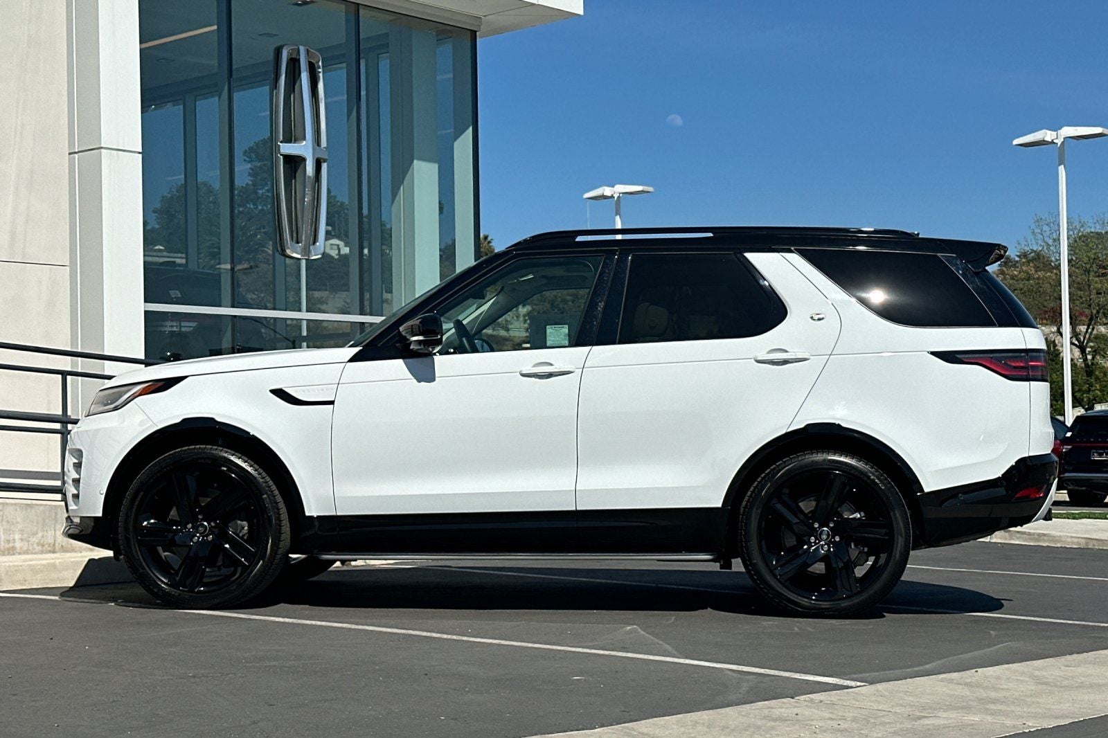 2025 Land Rover Discovery Dynamic SE