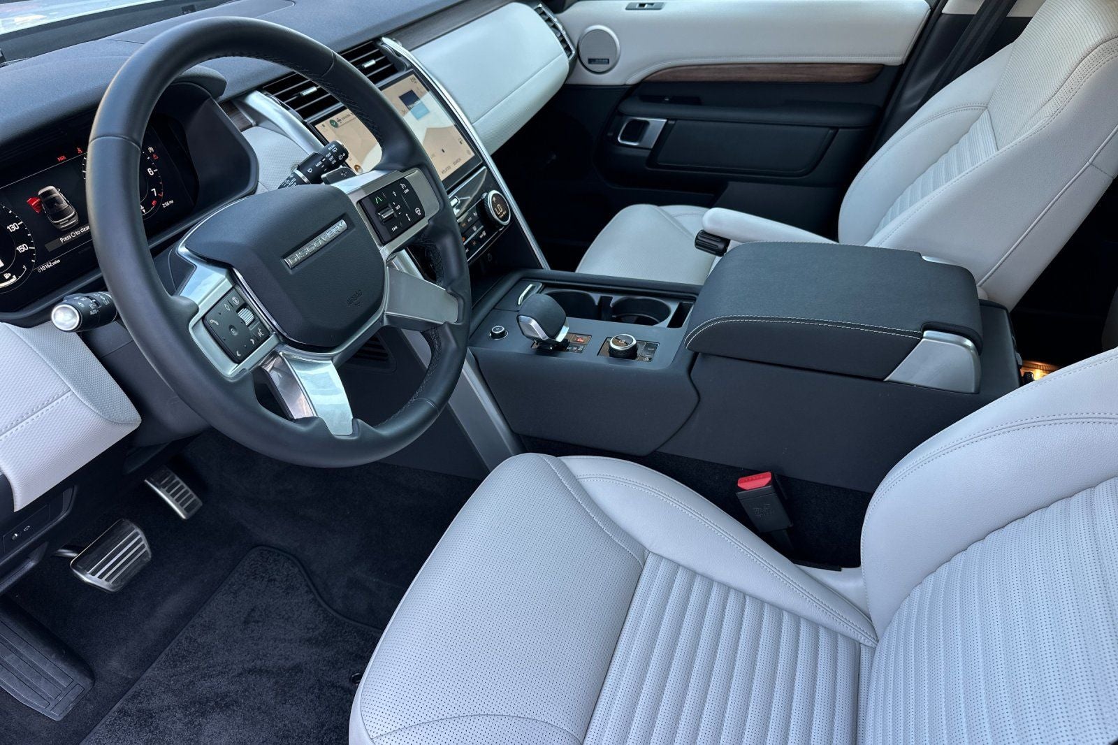 2025 Land Rover Discovery Dynamic SE