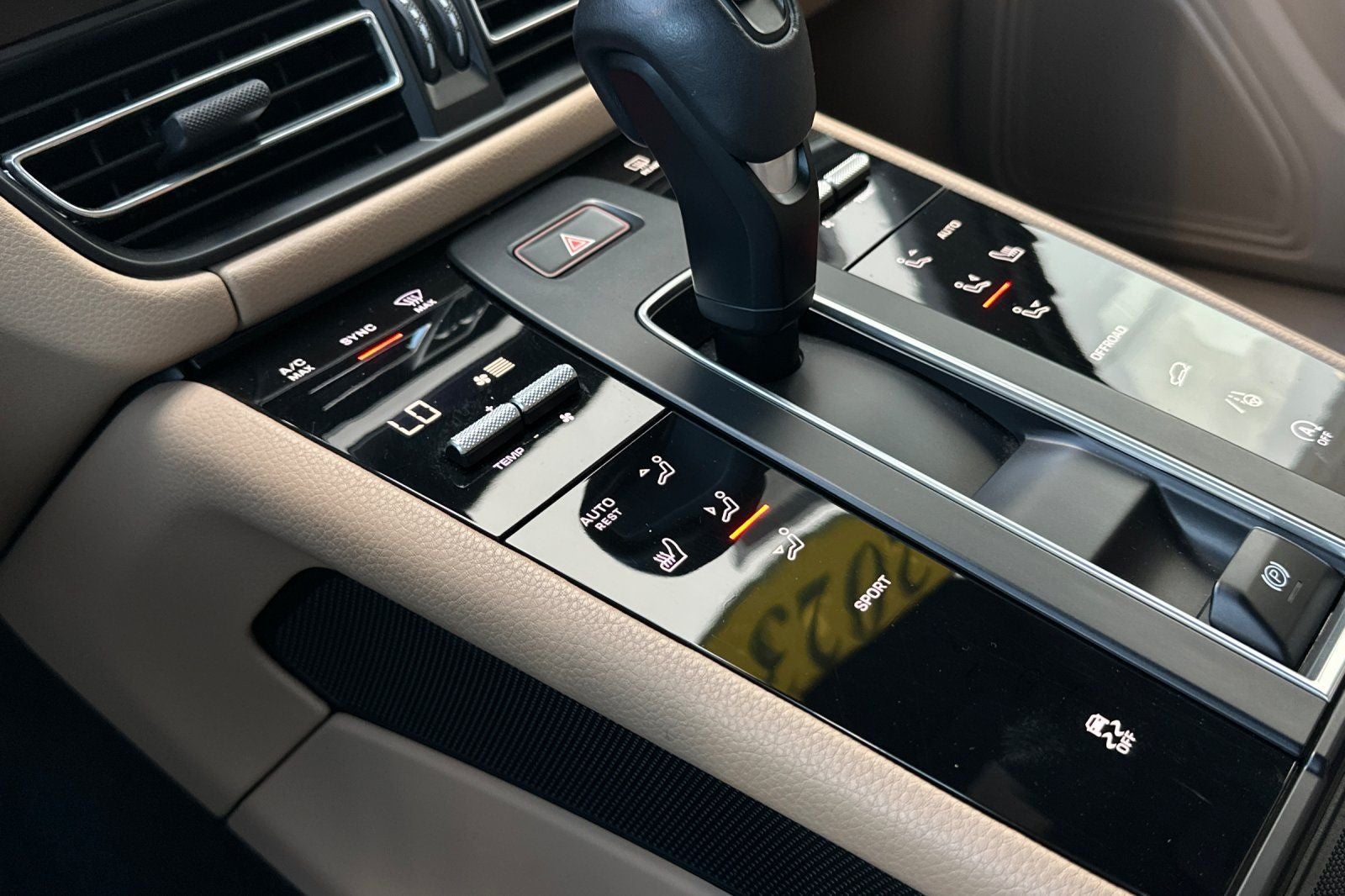 2023 Porsche Macan T