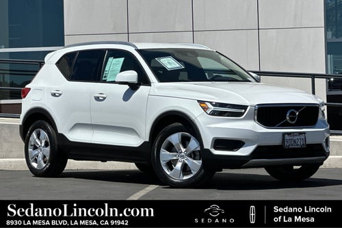 2022 Volvo XC40 Momentum