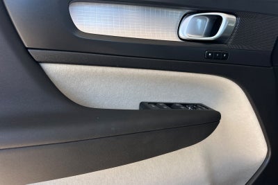 2022 Volvo XC40 Momentum