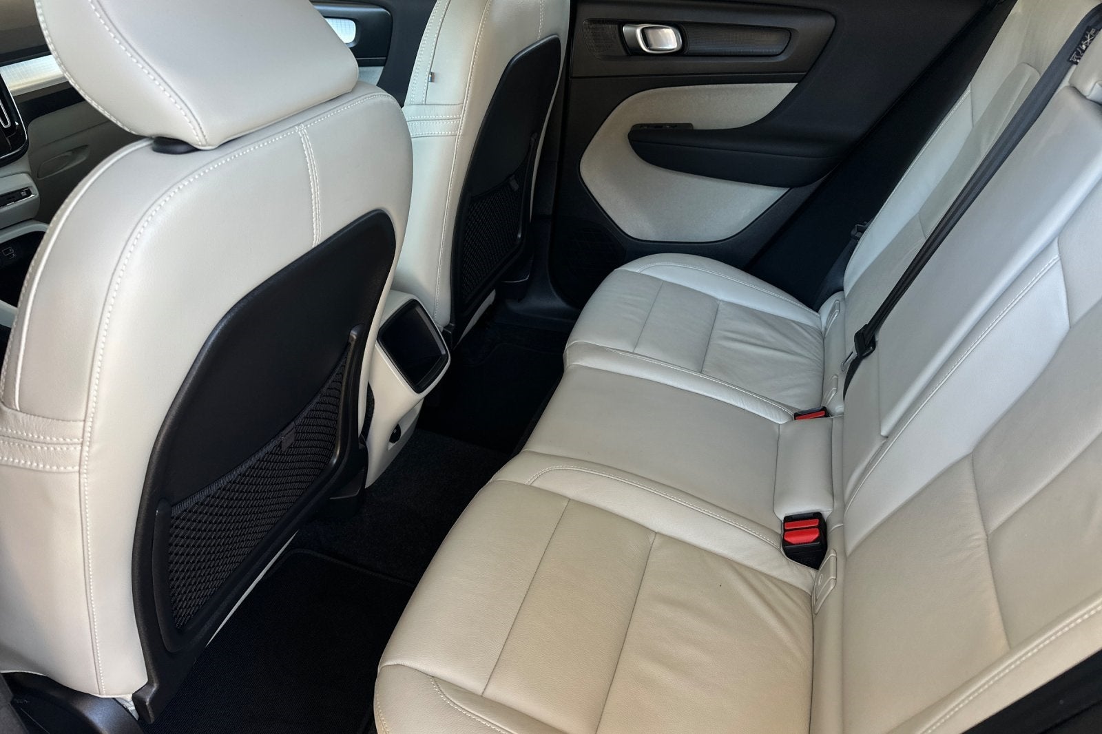 2022 Volvo XC40 Momentum