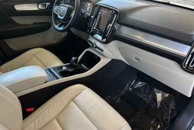 2022 Volvo XC40 Momentum