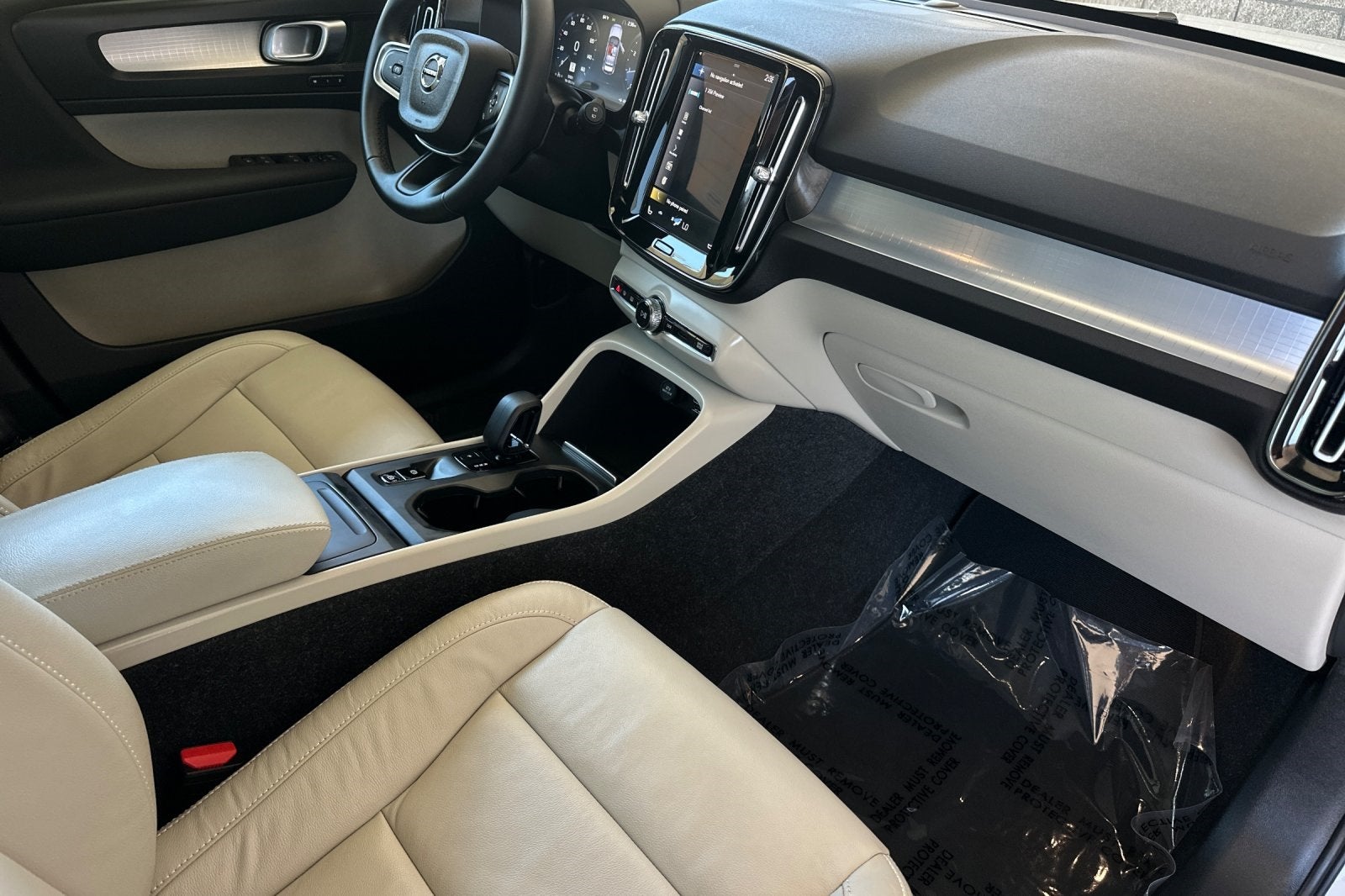 2022 Volvo XC40 Momentum