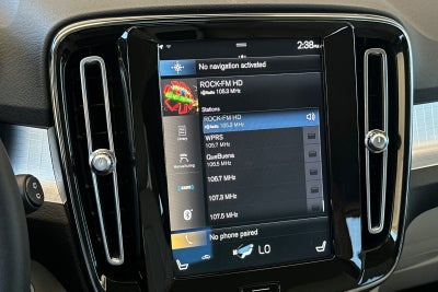 2022 Volvo XC40 Momentum