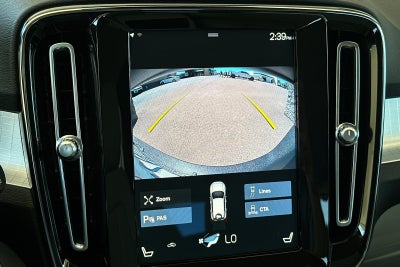 2022 Volvo XC40 Momentum