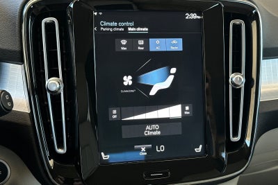 2022 Volvo XC40 Momentum