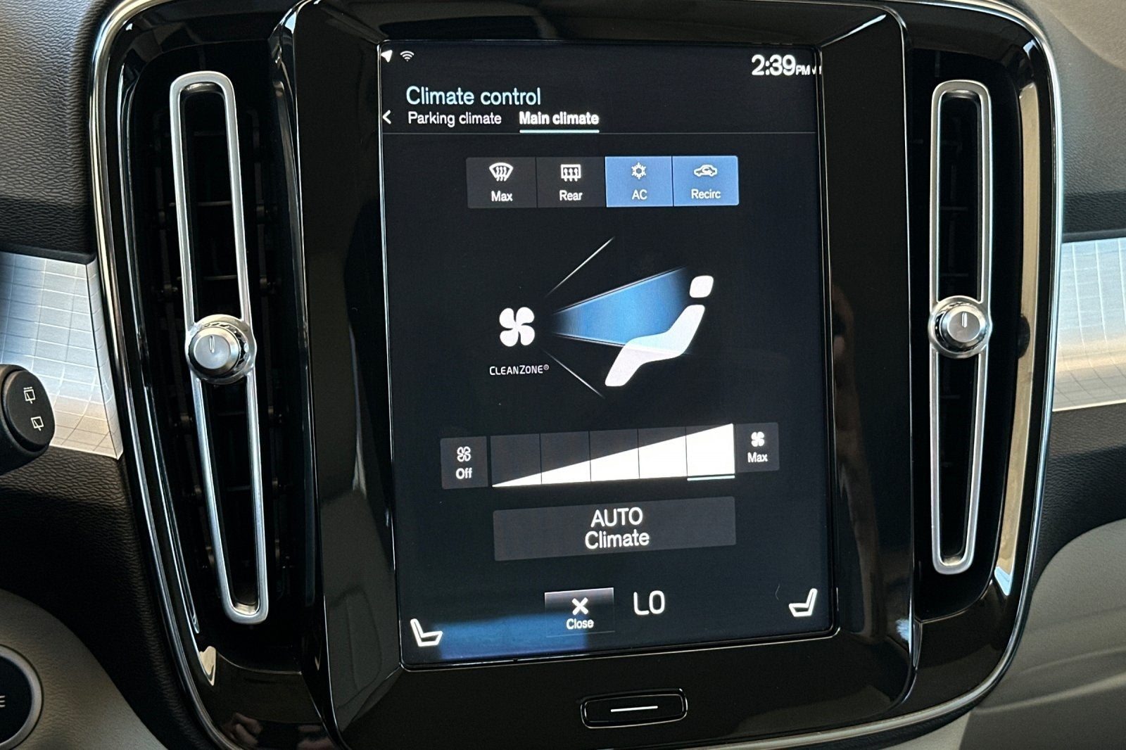 2022 Volvo XC40 Momentum