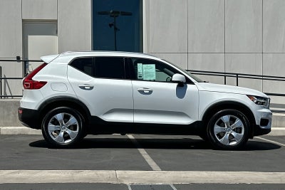2022 Volvo XC40 Momentum