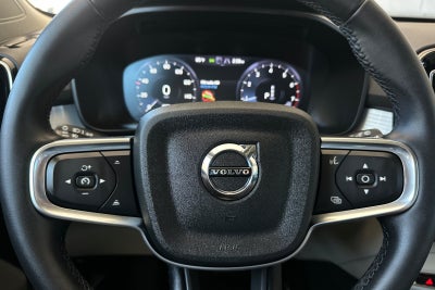 2022 Volvo XC40 Momentum