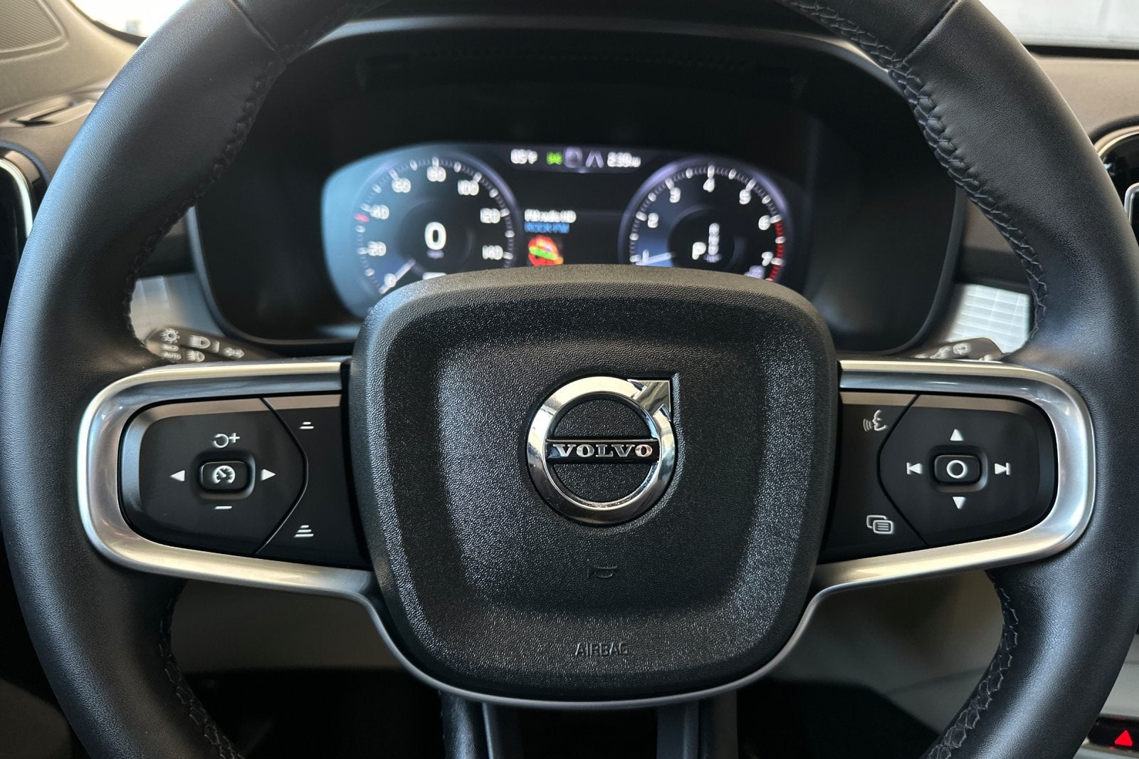 2022 Volvo XC40 Momentum