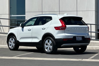 2022 Volvo XC40 Momentum