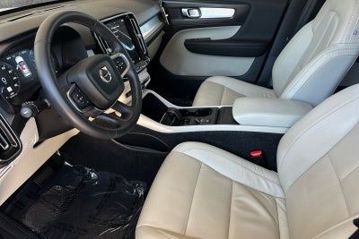 2022 Volvo XC40 Momentum