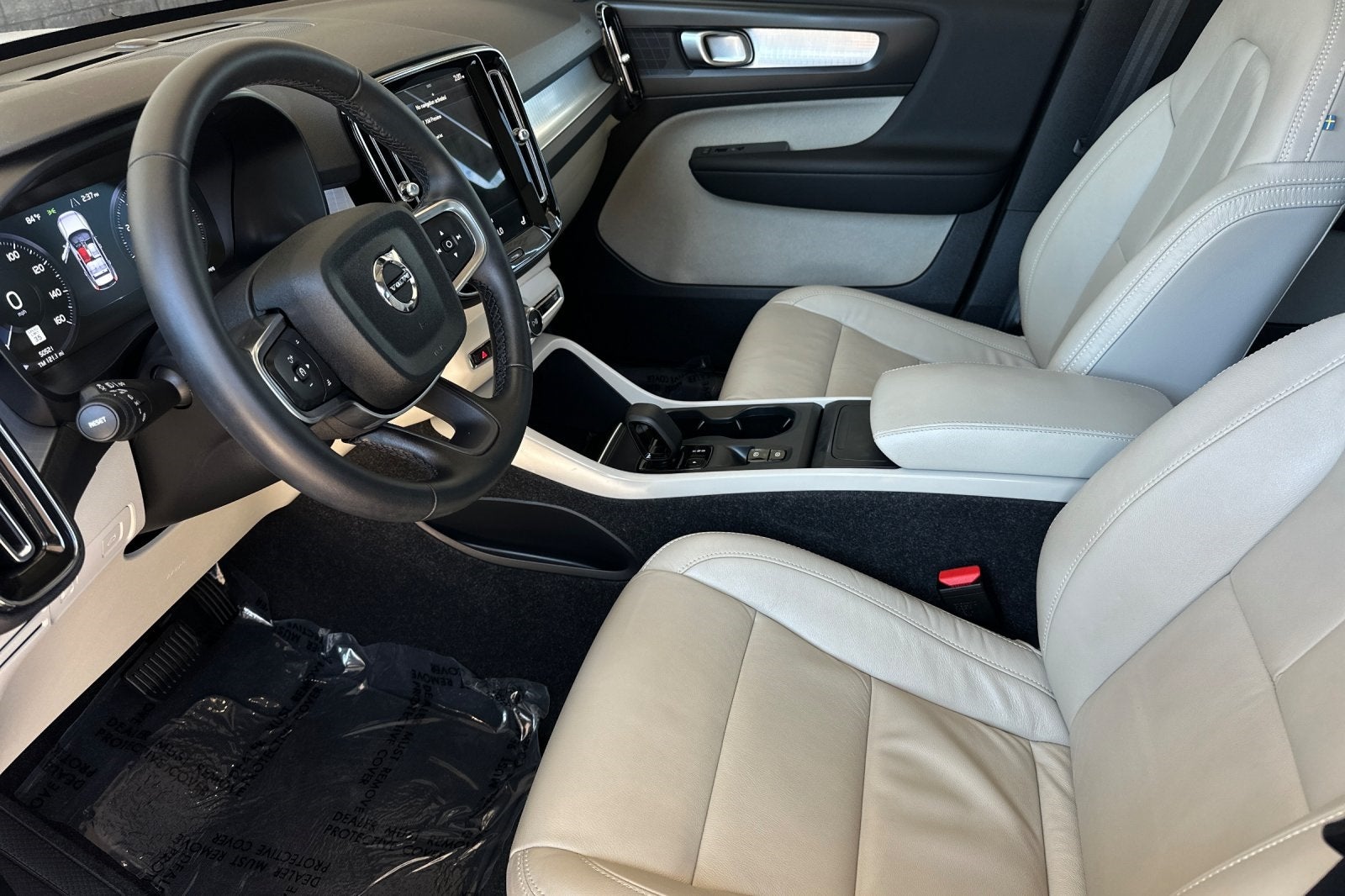 2022 Volvo XC40 Momentum