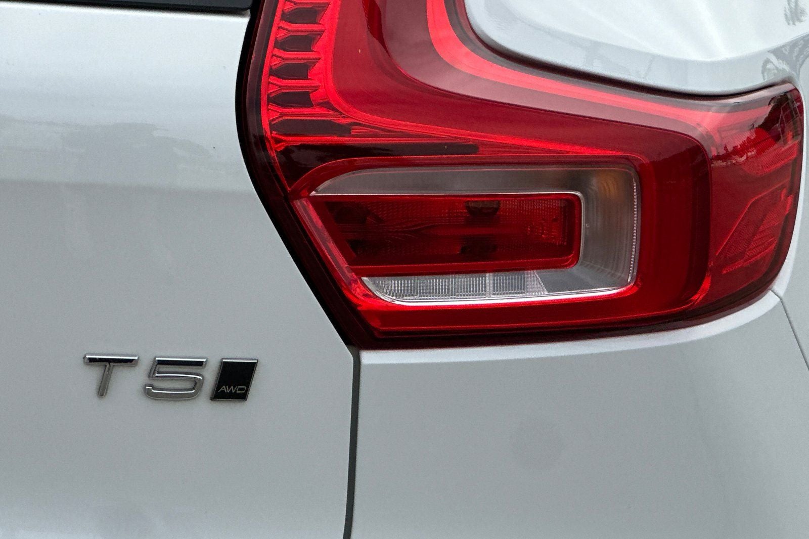 2020 Volvo XC40 Momentum