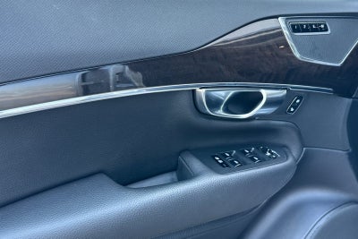 2017 Volvo XC90 T6 Momentum