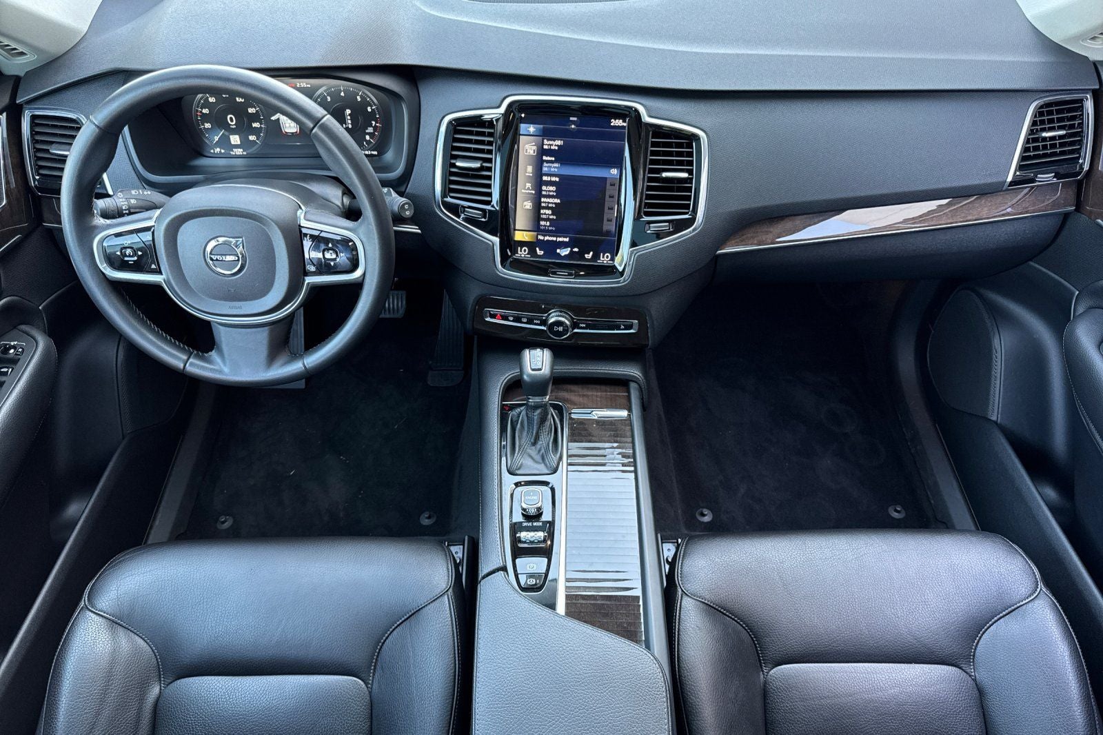 2017 Volvo XC90 T6 Momentum