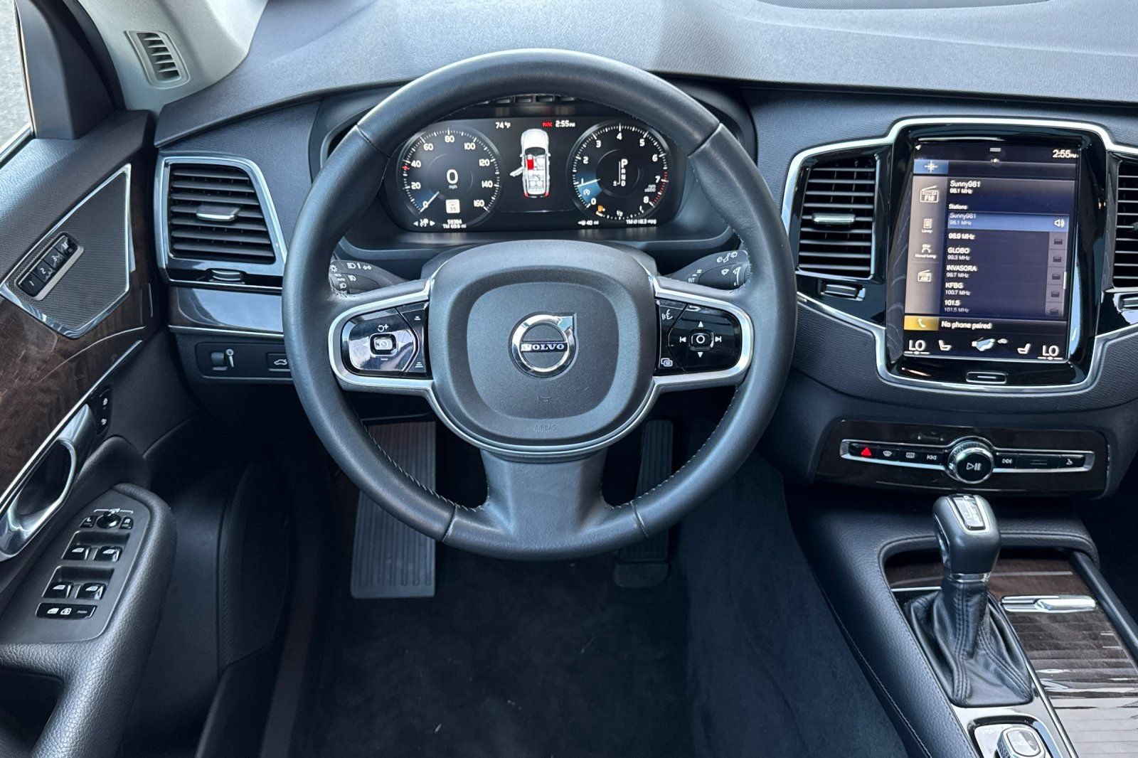 2017 Volvo XC90 T6 Momentum