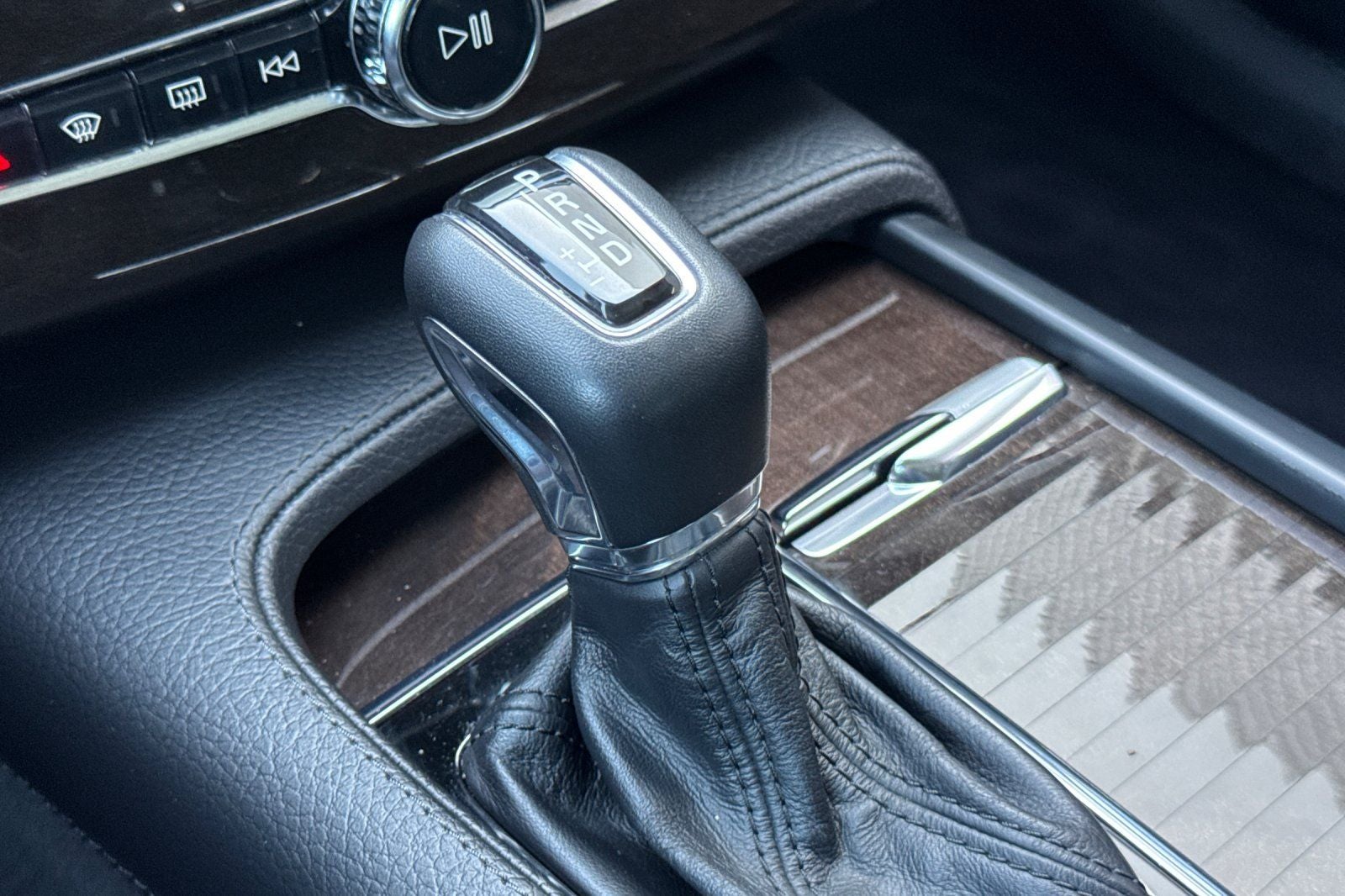 2017 Volvo XC90 T6 Momentum