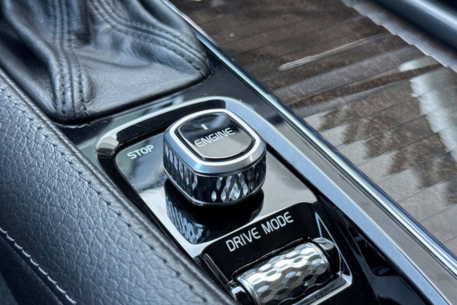 2017 Volvo XC90 T6 Momentum