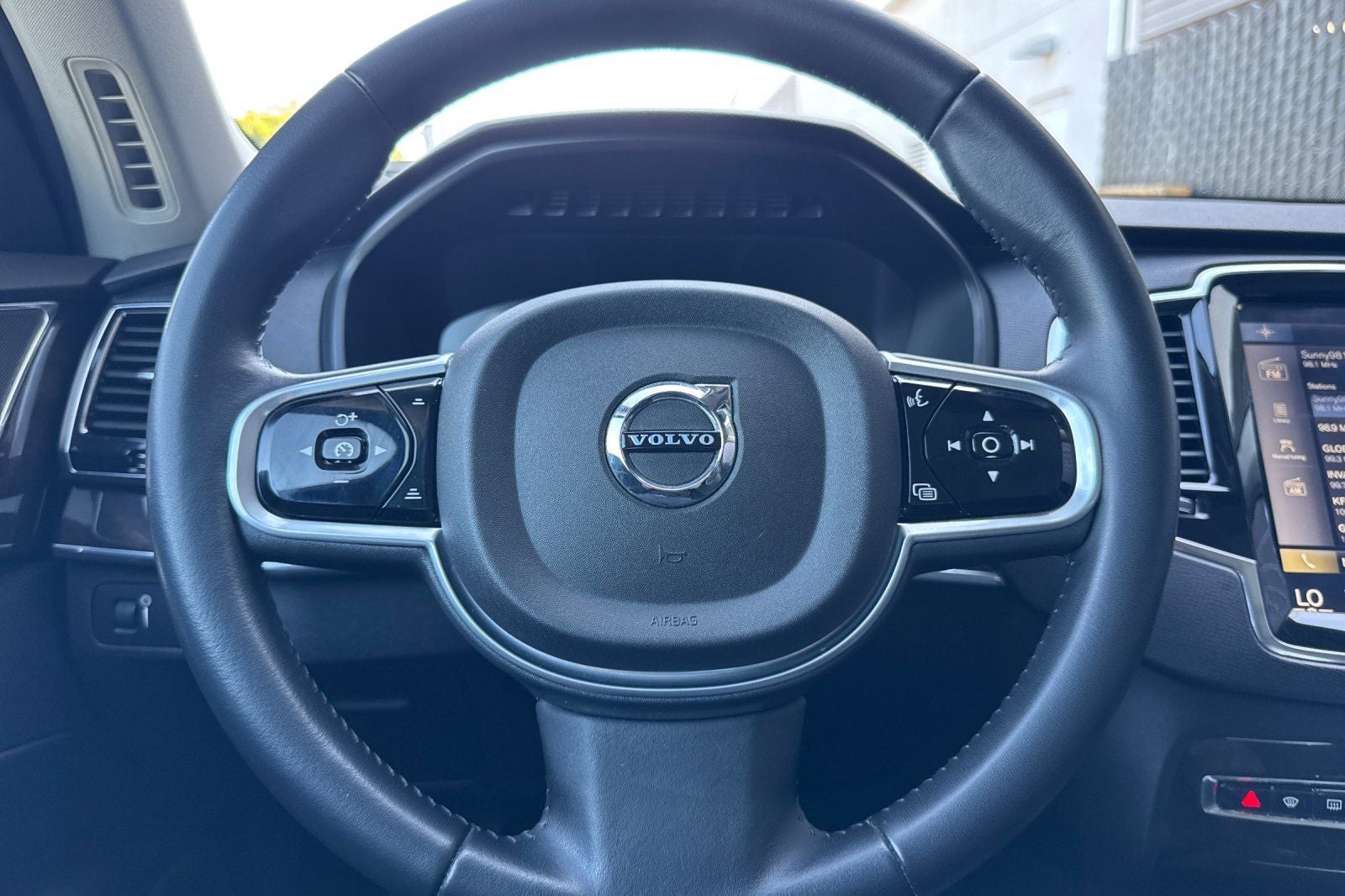 2017 Volvo XC90 T6 Momentum