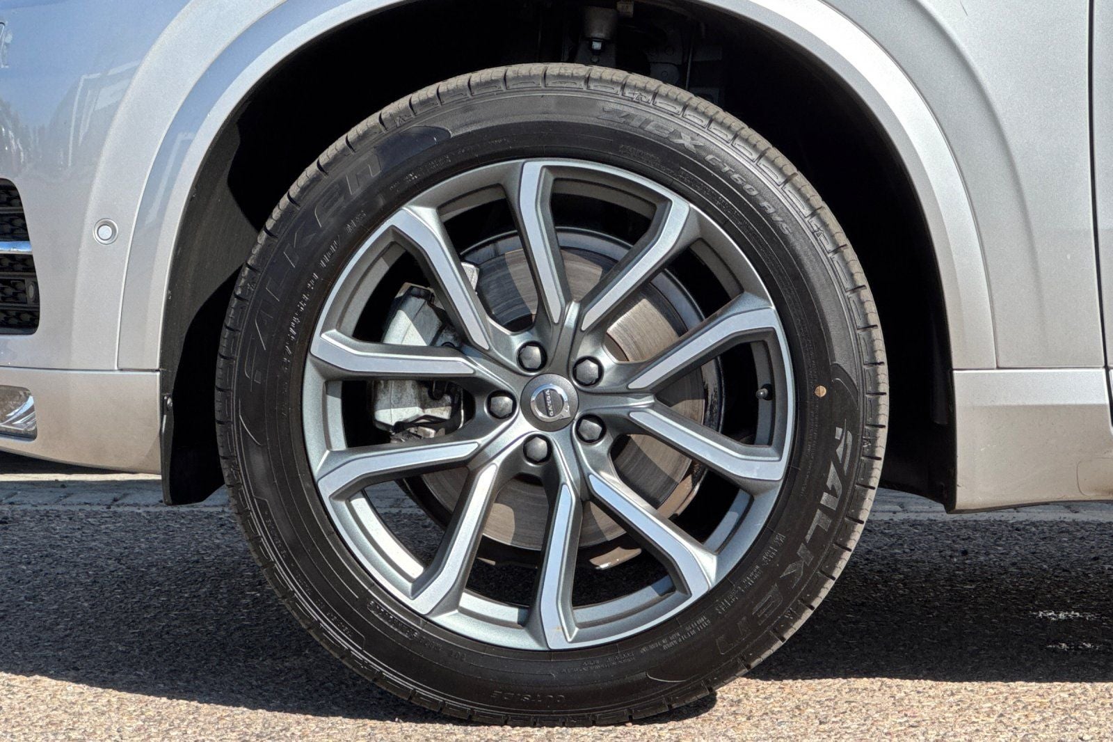 2017 Volvo XC90 T6 Momentum