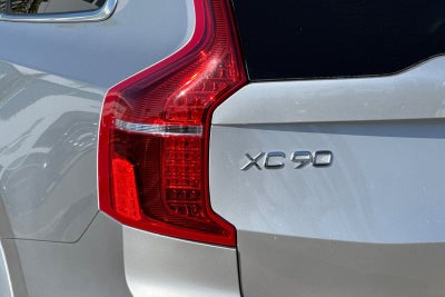2017 Volvo XC90 T6 Momentum