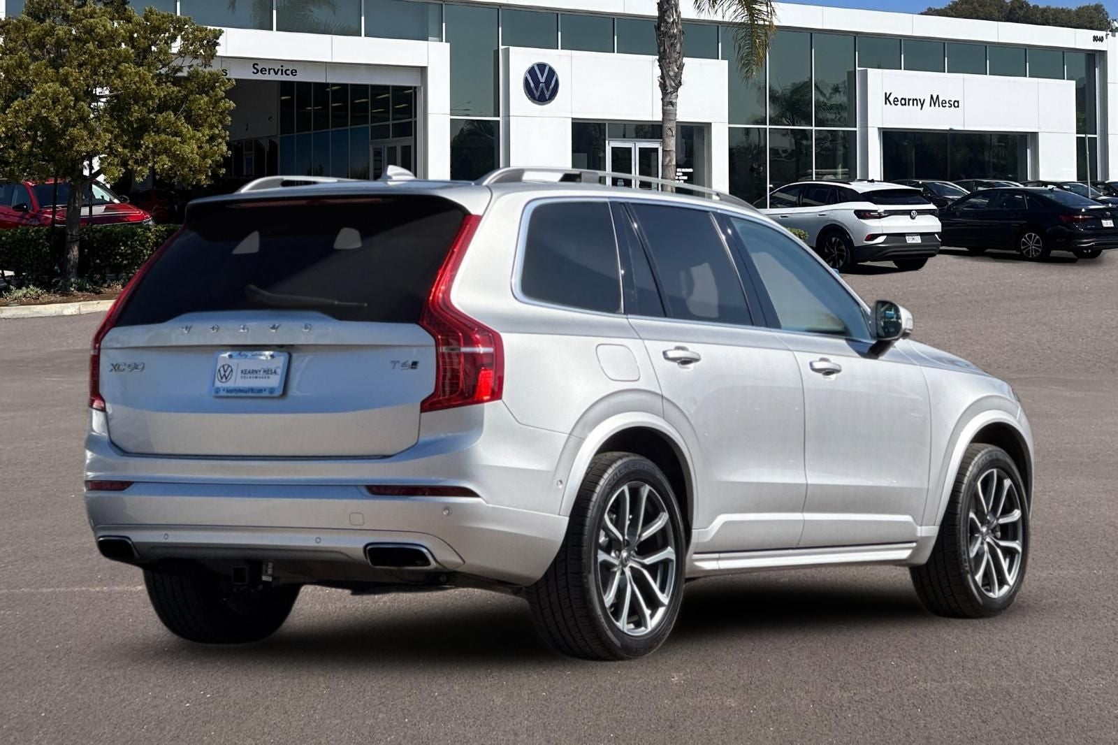 2017 Volvo XC90 T6 Momentum