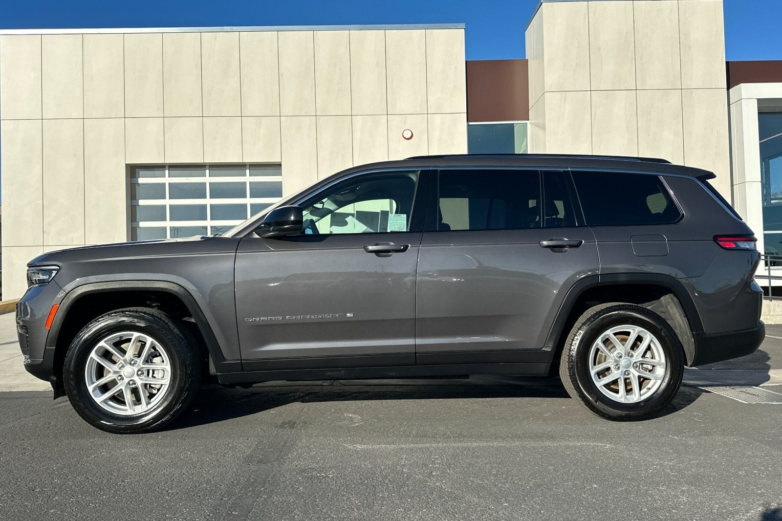 2024 Jeep Grand Cherokee L Laredo