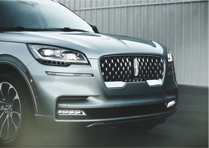 The available adaptive pixel LED headlamps of the 2023 Lincoln Aviator® SUV activated | Sedano Lincoln in La Mesa CA